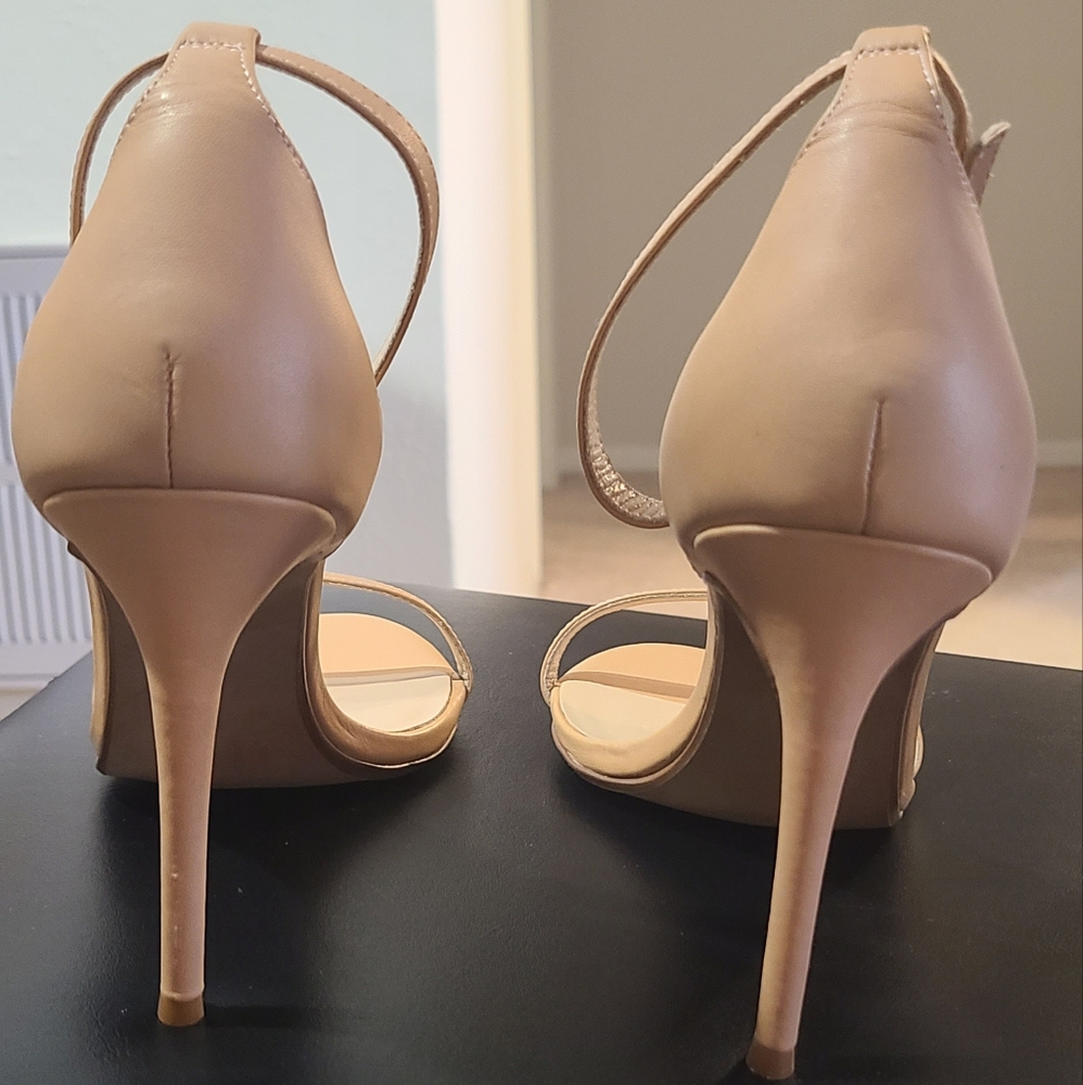 Heels - Picture 7 of 9